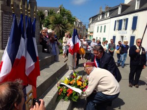 Laying a wreath in Ile de Groix